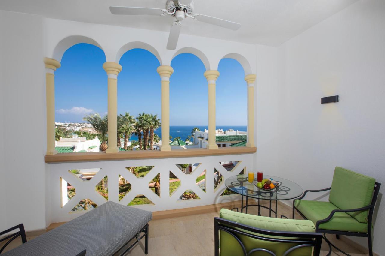حياة ريجنسي شرم الشيخ المظهر الخارجي الصورة A typical balcony at the Iberostar Grand Hotel Melia