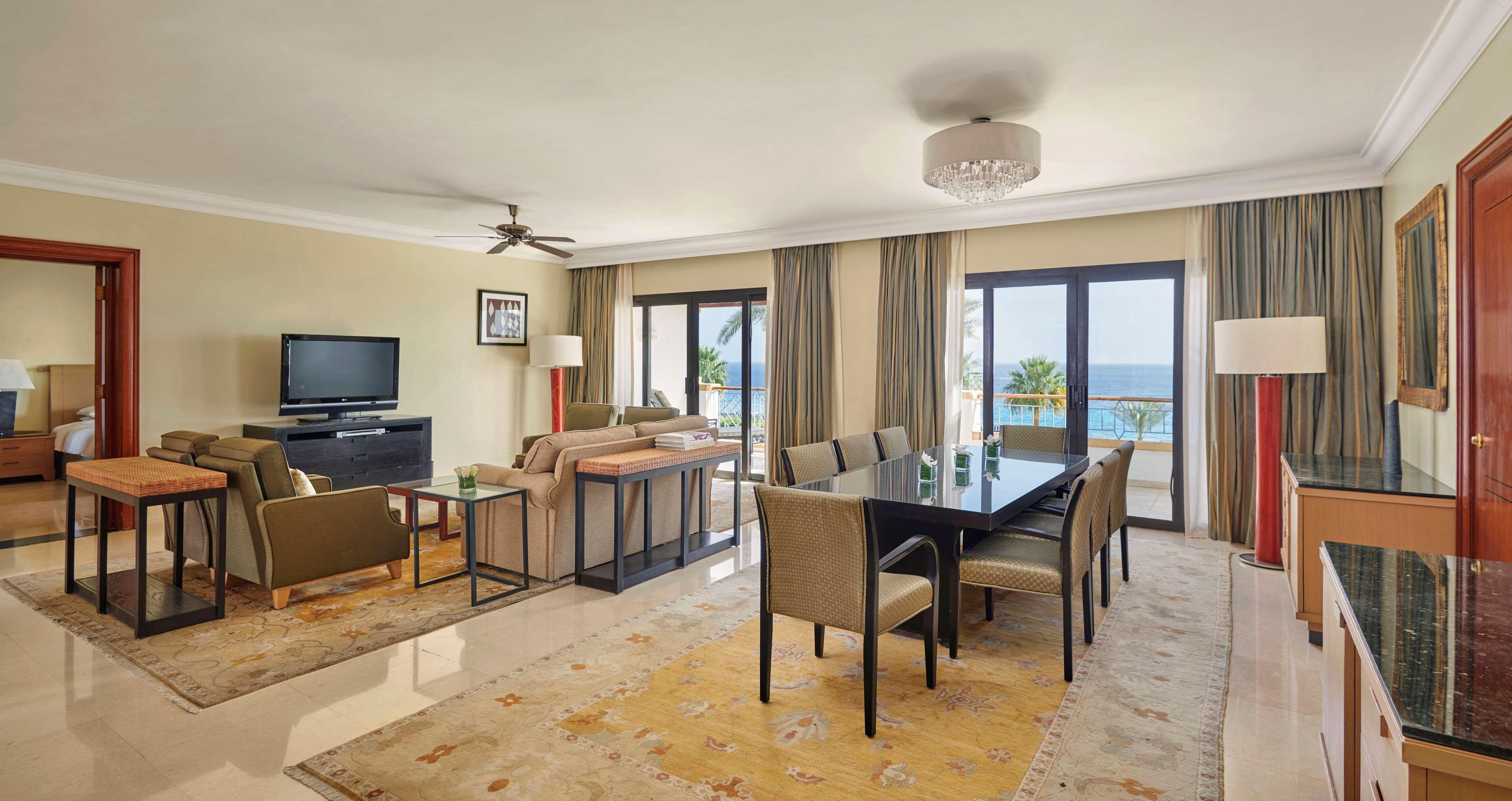 حياة ريجنسي شرم الشيخ المظهر الخارجي الصورة A suite at the Hilton Sharm El Sheikh Resort