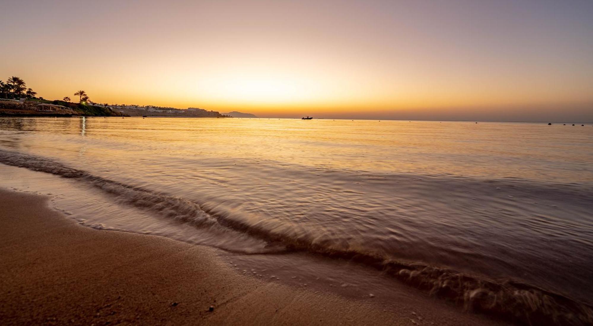 حياة ريجنسي شرم الشيخ المظهر الخارجي الصورة Sunset at the beach